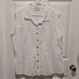 The Vermont Country Store Size XL White Sleeveless Button Up Blouse